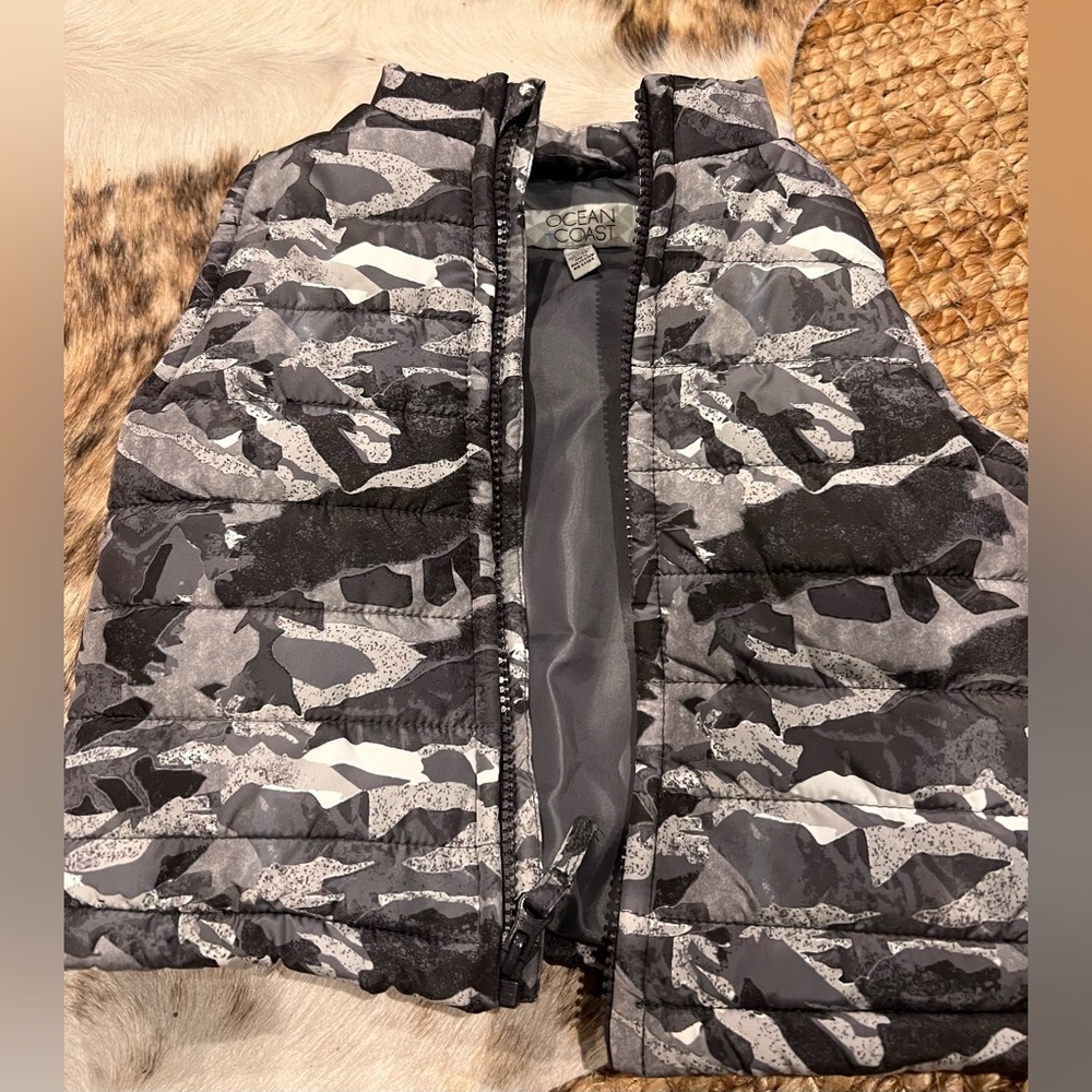Kids Camo Puffer Vest - gray and white l 3T
